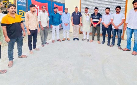 गोंडा कारोबारी हत्या: चरवा में कांग्रेसियों ने बांधी शोक सभा, अजय राय की गिरफ्तारी पर सरकार को घेरा