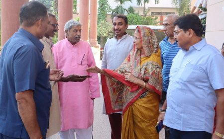 प्रयागराज पहुंचे भाजपा के वरिष्ठ नेता विनय कटियार: विधायक दीपक पटेल और पूर्व सांसद केशरी देवी से की शिष्टाचार भेंट