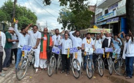 जेन ज़ी कनेक्ट साइकिल यात्रा का कुंडा में जोरदार स्वागत, युवाओं ने उठाए शिक्षा-रोजगार के सवाल