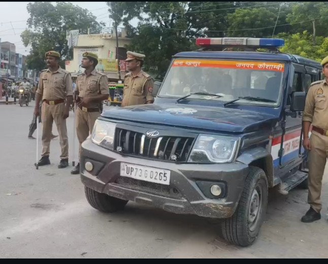 कौशाम्बी: मंझनपुर पुलिस ने चलाया विशेष यातायात जागरूकता अभियान, लाउडस्पीकर से लोगों को किया जागरूक