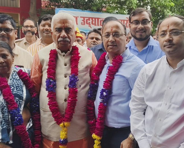 कानपुर: राजरानी हॉस्पिटल में अत्याधुनिक मॉड्यूलर आई ओटी का उद्घाटन, मंत्री राकेश सचान ने काटा फीता