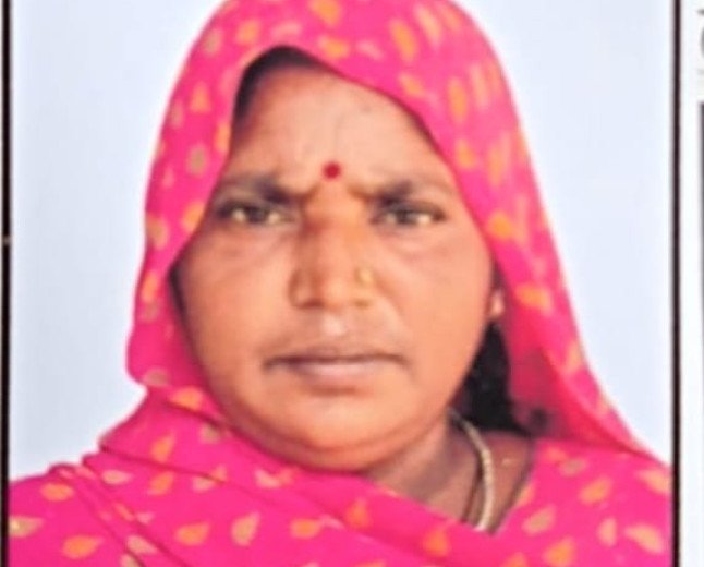 कुंडा में सोते समय ढहा कच्चा मकान, मलबे में दबकर महिला की दर्दनाक मौत
