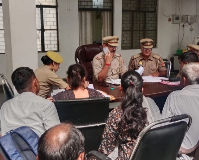 कोखराज समाधान दिवस: नायब तहसीलदार व एसओ ने सुनीं शिकायतें, काम में लापरवाही पर लेखपालों को दी कड़ी चेतावनी