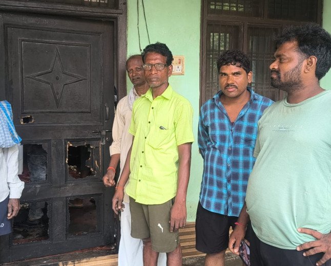 मानिकपुर में सूने घर में भड़की आग, सब्जी कारोबारी की गृहस्थी जलकर खाक