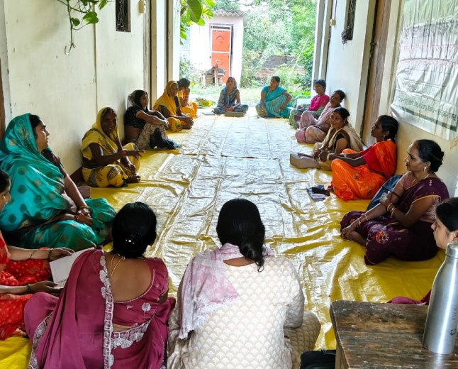 अंबेडकरनगर: मालीपुर में महिलाओं को दिया गया स्थानीय स्वशासन और GPDP का प्रशिक्षण, रोल-प्ले से समझाई ग्राम सभा की प्रक्रिया