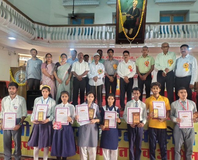के.पी. इंटर कॉलेज में अंतरविद्यालयीय हिंदी भाषण प्रतियोगिता: वेदांत बने विजेता, आयुषी को द्वितीय व रांची को मिला तृतीय स्थान