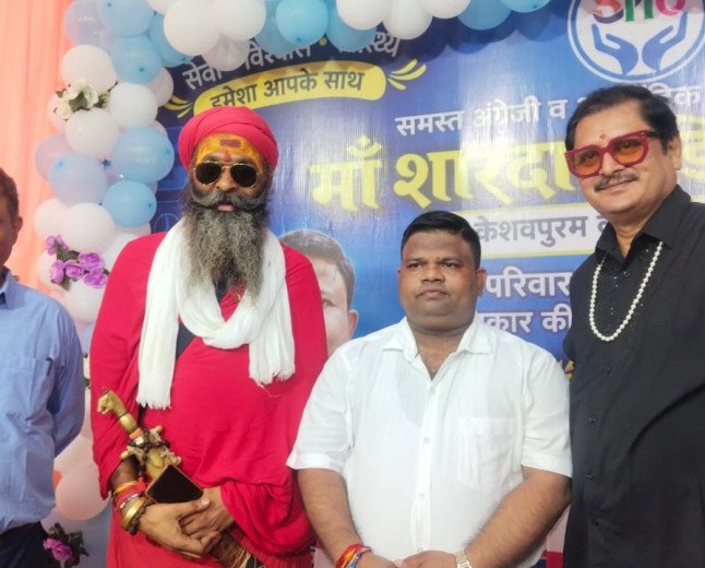 कानपुर: मां शारदा मेडिकल स्टोर की 21वीं वर्षगांठ, 'भाभी जी घर पर हैं' के रोहिताश्व गौड़ (तिवारी जी) ने बांधा समां