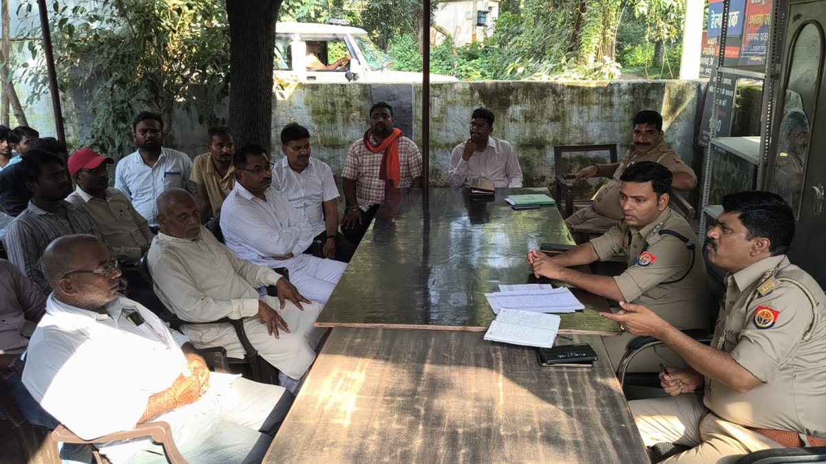 मानिकपुर थाने में पीस कमेटी की बैठक: नवरात्रि पर भाईचारे, सुरक्षा और अफवाहों से दूरी पर जोर