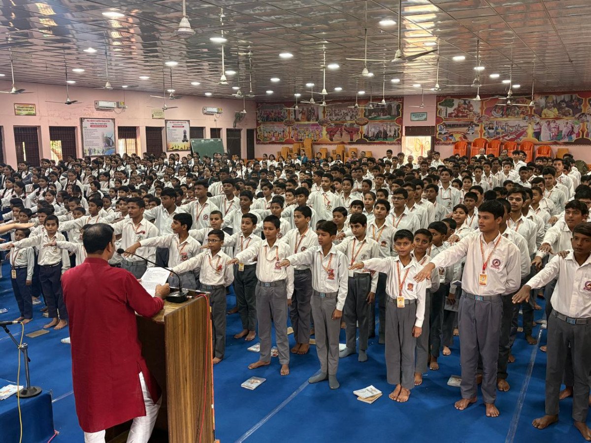 राष्ट्रीय एकता दिवस के रूप में मनाई गई सरदार पटेल की जयंती: सरस्वती विद्या मंदिर, नैनी में गूंजे राष्ट्रभक्ति के स्वर