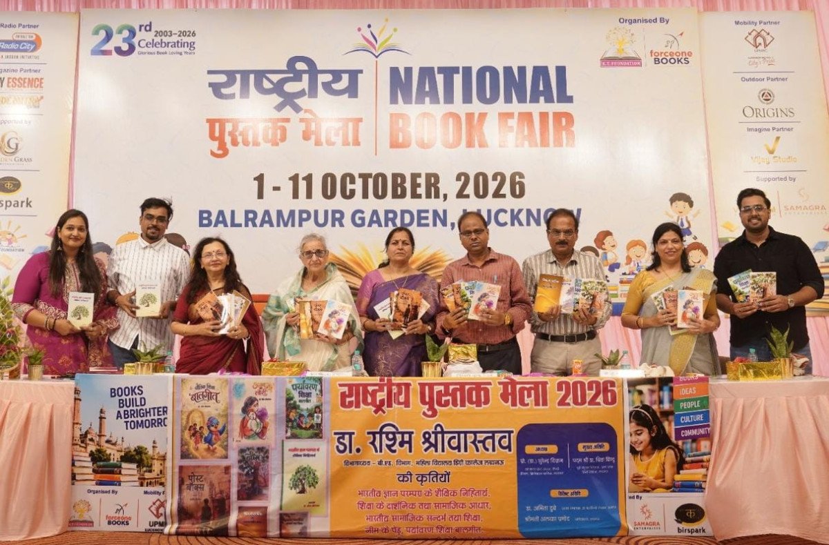 राष्ट्रीय पुस्तक मेले में पद्मश्री डॉ. विद्या बिंदु ने किया डॉ. रश्मि श्रीवास्तव की आठ पुस्तकों का लोकार्पण, विद्यार्थियों को पढ़ने की प्रेरणा