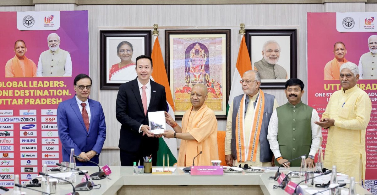 सीएम योगी ने सिंगापुर के 14 सदस्यीय उच्चस्तरीय प्रतिनिधिमंडल के साथ की बैठक, हुए महत्वपूर्ण MoU