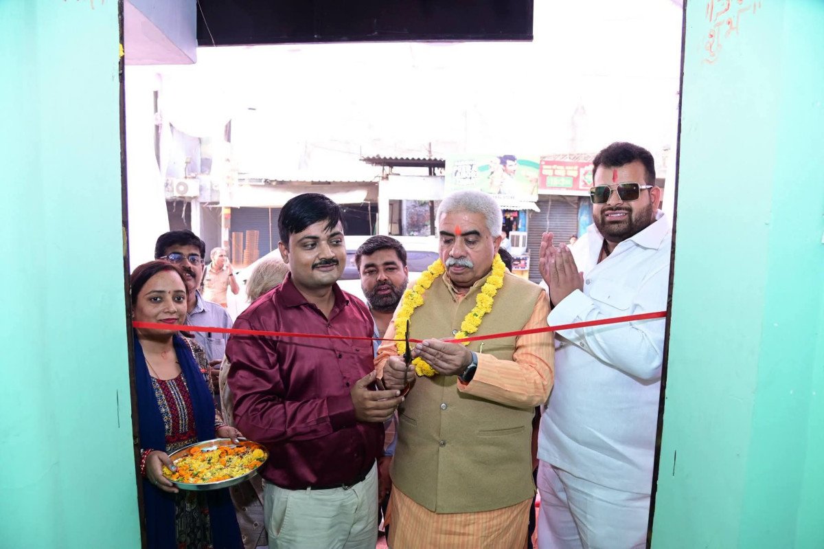 कानपुर में 'राधिका पॉलीक्लिनिक' का हुआ भव्य शुभारंभ, कैबिनेट मंत्री राकेश सचान ने किया उद्घाटन