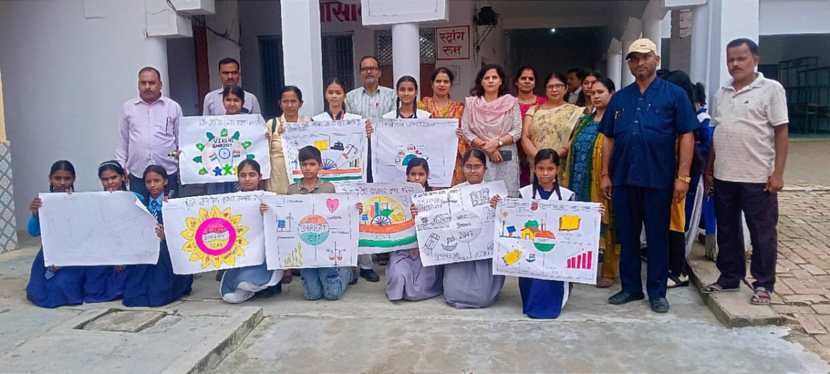 अम्बेडकरनगर: विकसित भारत @2047 की संकल्पना पर छात्रों ने उकेरे रंग, भाषण में गूंजा राष्ट्र निर्माण का संकल्प