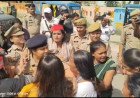 मंझनपुर चौराहे पर फूंका मुख्य चुनाव आयुक्त का पुतला, पुलिस-कार्यकर्ताओं में तीखी झड़प
