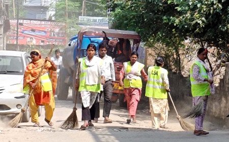 नगर निगम जोन-3 का जागरूकता अभियान: नंदपुरम में सफाई, एंटी लार्वा छिड़काव और फॉगिंग