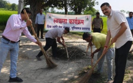 पीएम मोदी के आह्वान से मिली प्रेरणा: दिव्य ज्योति सेवा संस्थान ने कालाकांकर के बाजारों और पूजा पंडालों में चलाया स्वच्छता अभियान
