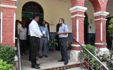 प्रयागराज में PET-2026 परीक्षा: जिलाधिकारी मनीष कुमार वर्मा ने परीक्षा केंद्रों का किया औचक निरीक्षण, सख्त निर्देश जारी