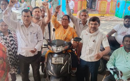 कानपुर में गर्जी राष्ट्रीय दिव्यांग पार्टी: स्थानांतरण सूची जारी करने को डीएम को सौंपा ज्ञापन, 12 अक्टूबर से लखनऊ में प्रदर्शन की चेतावनी