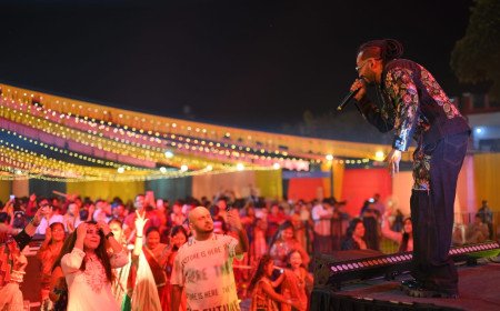 फीनिक्स यूनाइटेड बरेली में डांडिया और गरबा की धूम: प्रतीक भादुड़ी की शानदार प्रस्तुति पर झूमे शहरवासी