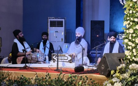 अवध कॉलेजिएट मोहान कैंपस में भव्य गुरमत एवं कीर्तन समागम, भाई हरिंदर सिंह निर्वैर खालसा जत्थे ने गुरबाणी से किया संगत को निहाल