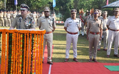 प्रयागराज में कर्तव्य पथ के वीरों को सलाम: आरपीएफ ने शहीद परेड कर दी श्रद्धांजलि, मौन रखकर किया बलिदान को नमन