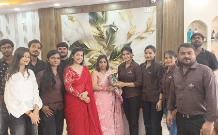कानपुर: पनकी में 'रॉयल एन बी यूनिसेक्स सैलून एंड अकादमी' का भव्य उद्घाटन, विधायक सुरेंद्र मैथानी ने काटा फीता; मिलेंगे आकर्षक ऑफर्स