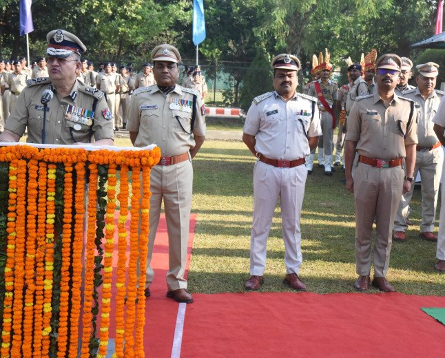 प्रयागराज में कर्तव्य पथ के वीरों को सलाम: आरपीएफ ने शहीद परेड कर दी श्रद्धांजलि, मौन रखकर किया बलिदान को नमन
