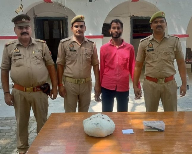 कुंडा में 'ऑपरेशन प्रहार' का असर: 1.205 किग्रा अवैध गांजे के साथ तस्कर गिरफ्तार, पुलिस ने भेजा जेल