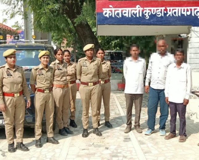 कुंडा में मिशन शक्ति का हंटर: महिलाओं पर अश्लील फब्तियां कसने वाले तीन शोहदे गिरफ्तार, बोलेरो गाड़ी सीज