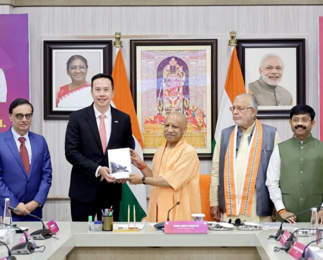 सीएम योगी ने सिंगापुर के 14 सदस्यीय उच्चस्तरीय प्रतिनिधिमंडल के साथ की बैठक, हुए महत्वपूर्ण MoU