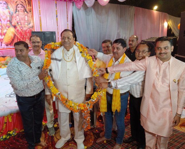 कानपुर के सरायमिता में गूंजे सुंदरकांड के स्वर: सेठ मुरारी लाल का हुआ भव्य अभिनंदन, उमड़ा श्रद्धालुओं का सैलाब